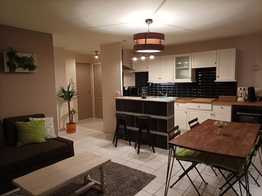 Ecully, Appartement Au Calme De 50M². Eksteriør bilde